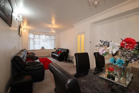 8 bedroom end of terrace house for sale, St Mildreds Avenue, Saints, Luton, LU3 1QR