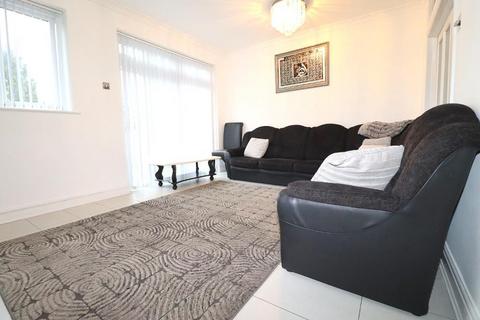 8 bedroom end of terrace house for sale, St Mildreds Avenue, Saints, Luton, LU3 1QR