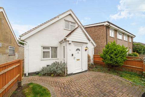 2 bedroom bungalow for sale, Homefield Road, Walton-on-Thames, Surrey