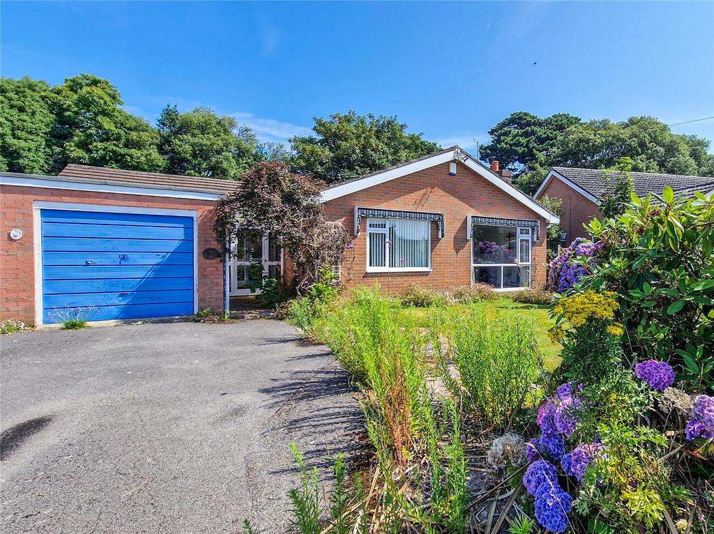 Forest Way, Highcliffe, Dorset, BH23 3 bed bungalow for sale £450,000