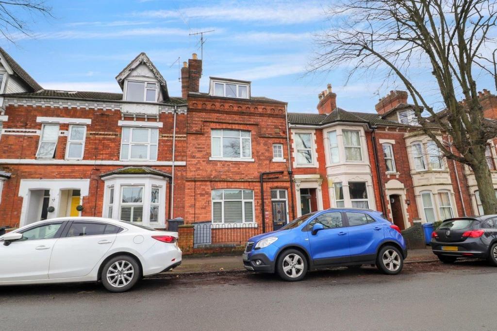 Broadway, Kettering 3 bed terraced house £324,995