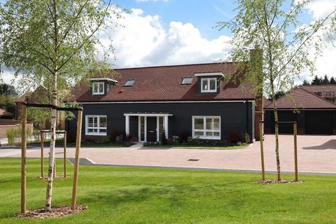 4 bedroom detached house for sale, Royal Oaks, Banstead, Surrey, SM7