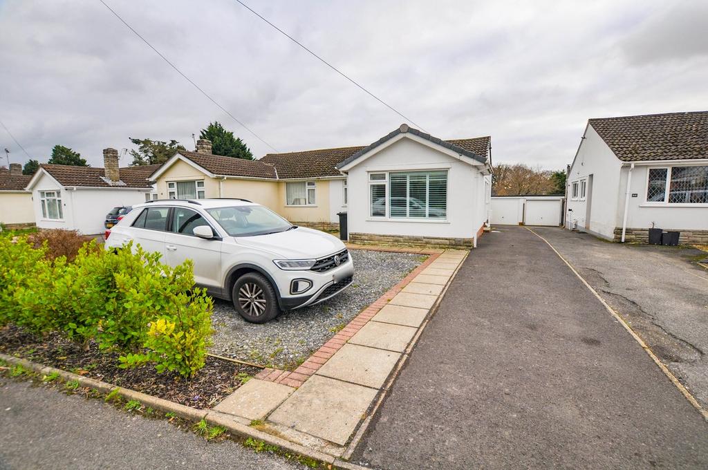 Dales Drive, Wimborne, BH21 2 bed semidetached bungalow for sale £