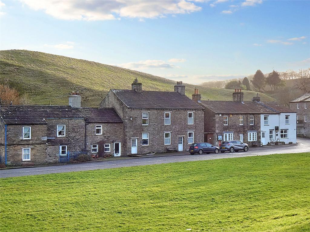Bainbridge, Leyburn, North Yorkshire, DL8 2 bed terraced house for sale