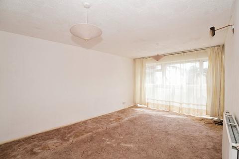 2 bedroom flat for sale, St Peters Close, NEWBURY PARK, IG2