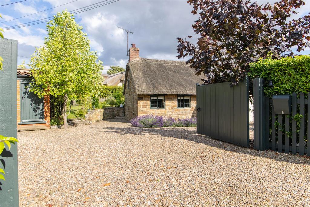 Black Eagle Cottage External-9.jpg