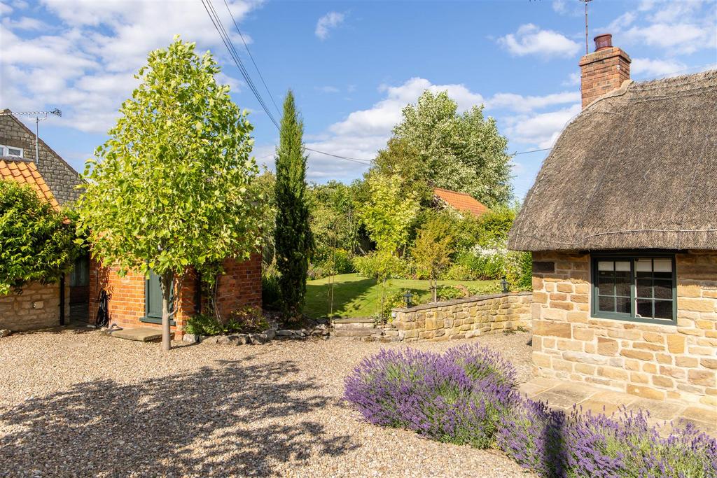 Black Eagle Cottage External-11.jpg