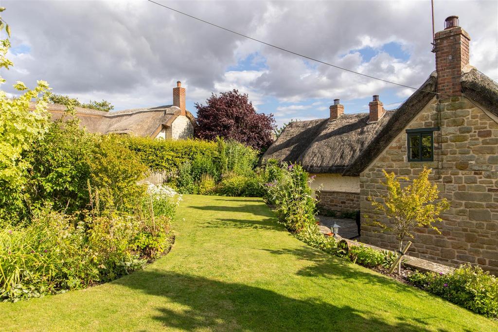 Black Eagle Cottage External-16.jpg