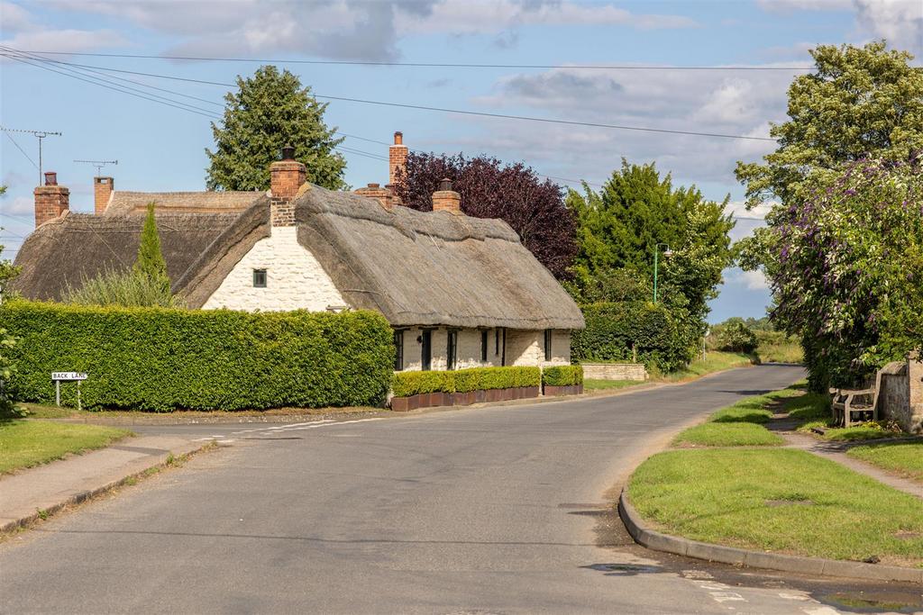 Black Eagle Cottage External-21.jpg