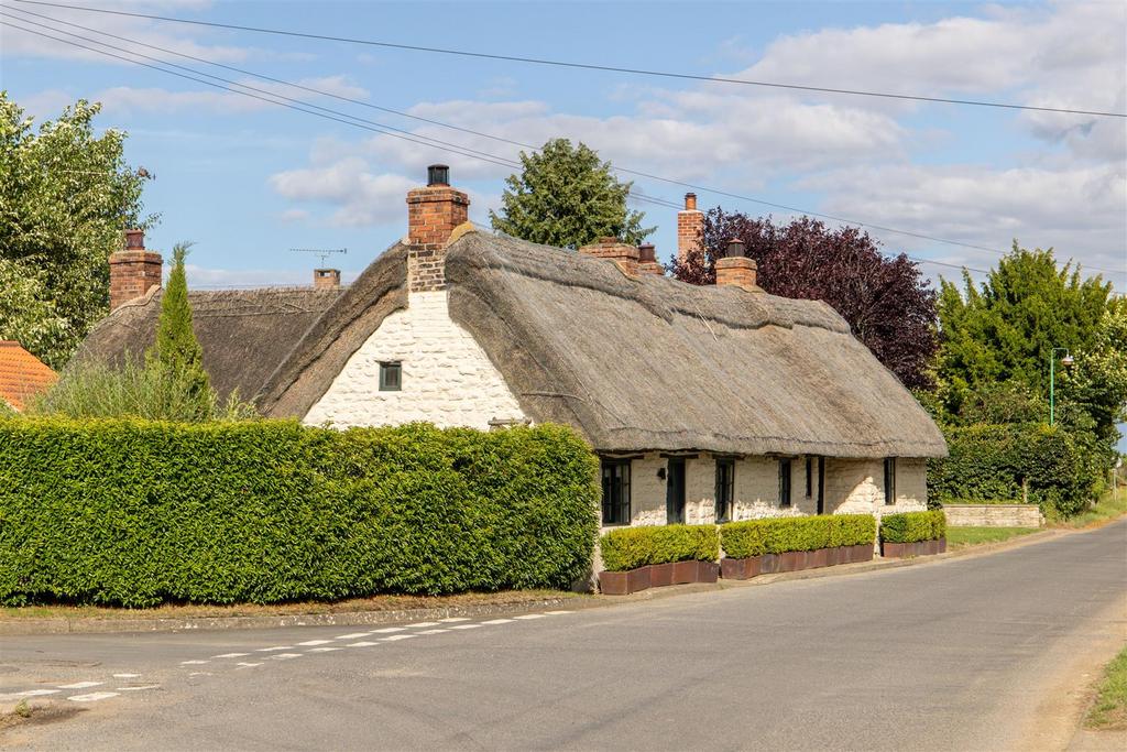 Black Eagle Cottage External-1.jpg