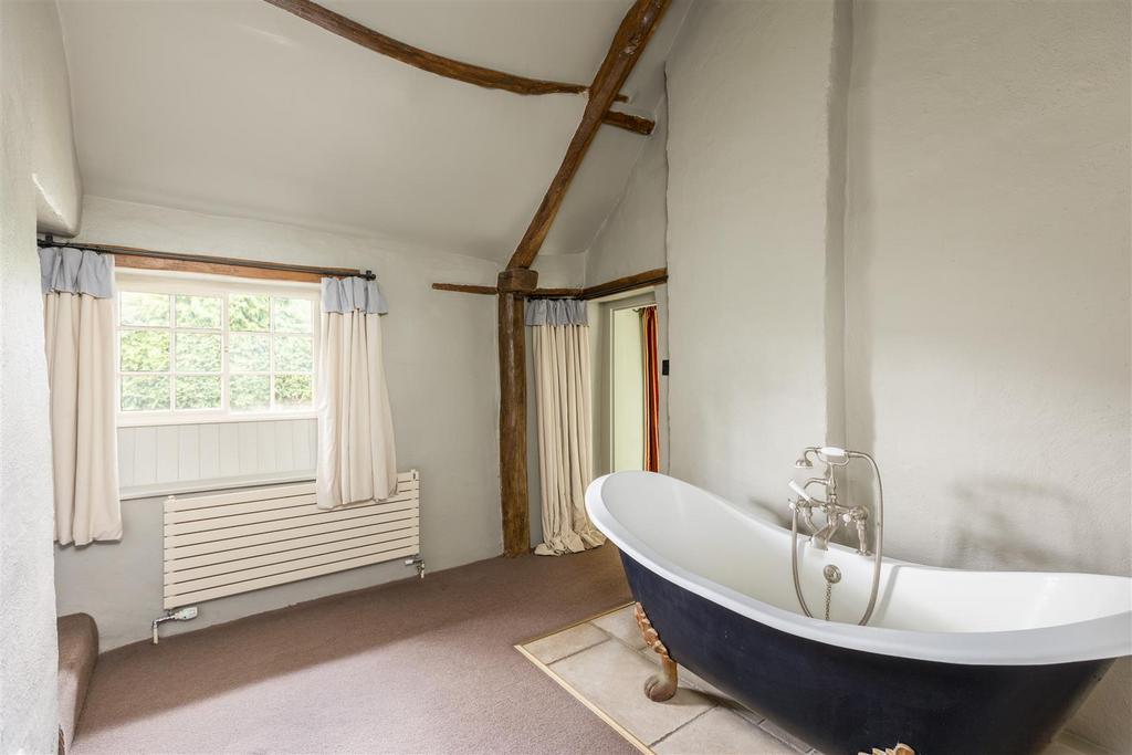 Black Eagle Cottage Bathroom-2.jpg
