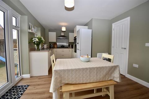 22 Dove Road, Pickering, YO18 7UD