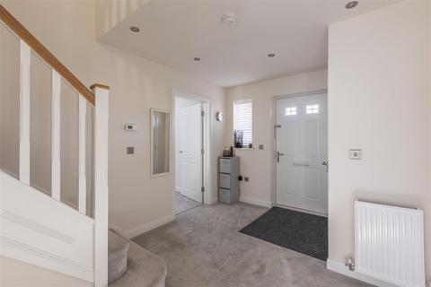 18 Derwent Road, Pickering, YO18 7UB
