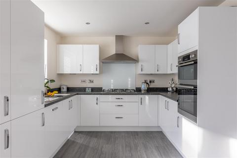 18 Derwent Road, Pickering, YO18 7UB