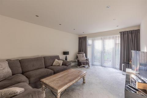 18 Derwent Road, Pickering, YO18 7UB