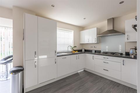 18 Derwent Road, Pickering, YO18 7UB
