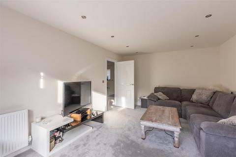 18 Derwent Road, Pickering, YO18 7UB