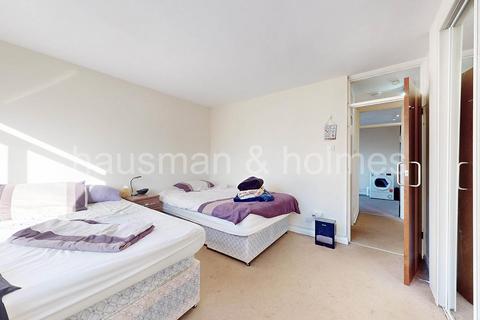 2 bedroom flat for sale, James Close, NW11