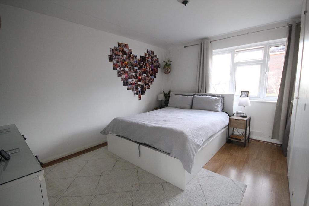 Bedroom 1.JPG