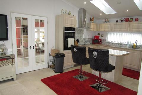 2 bedroom detached bungalow for sale, Minskip Road, Boroughbridge, York