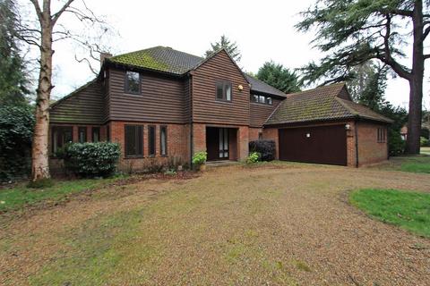 5 bedroom detached house to rent, Esher