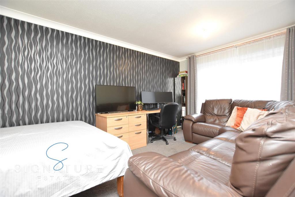 Boundary Way, Watford 3 bed end of terrace house to rent £1,600 pcm