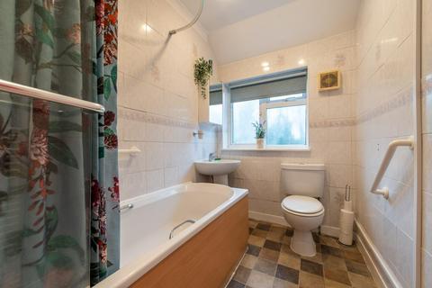 48 Holmsdale Grove, Bexleyheath, DA7 6NX