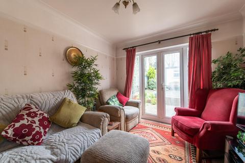 48 Holmsdale Grove, Bexleyheath, DA7 6NX
