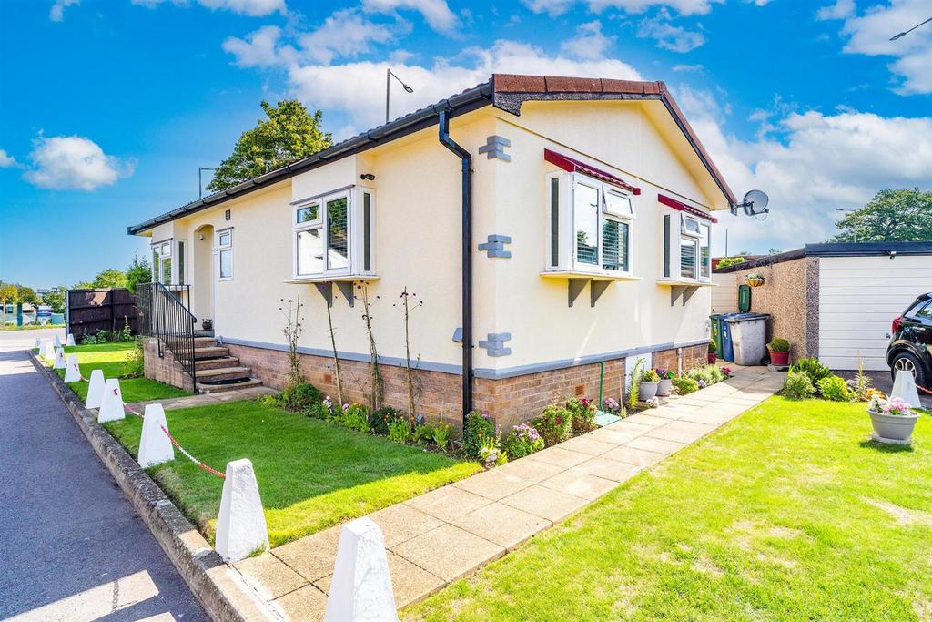 Lane, Borehamwood WD6 2 bed mobile home £259,950