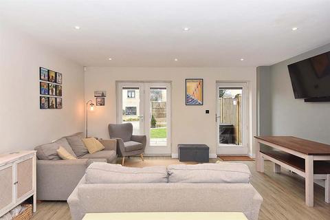 4 bedroom semi-detached house for sale - Woodbridge Close, Bollington, Macclesfield