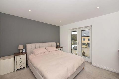 4 bedroom semi-detached house for sale - Woodbridge Close, Bollington, Macclesfield