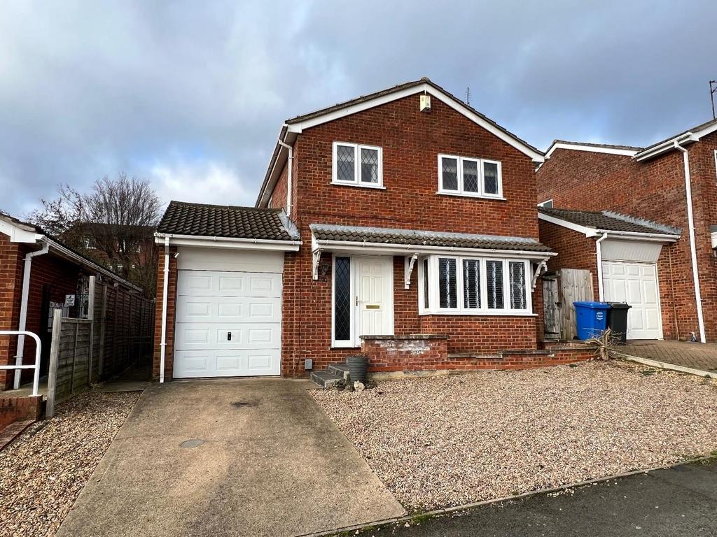 Connolly Drive, Rothwell, Kettering 3 bed detached house for sale £