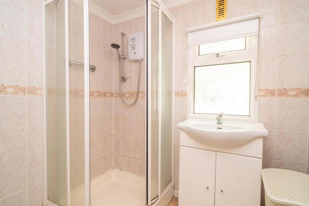 Shower Room;