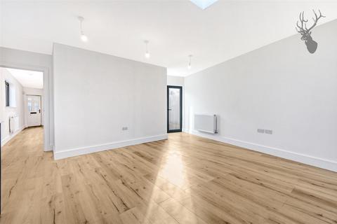 3 bedroom apartment for sale - Trantor Court, Newbury Park