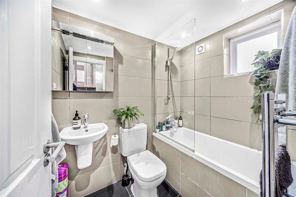 D D  Flat 3  58 Victoria Road-1.JPG