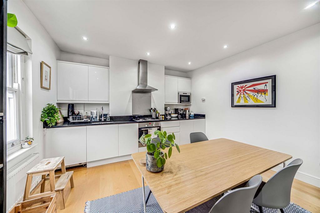 D D  Flat 3  58 Victoria Road-5.JPG