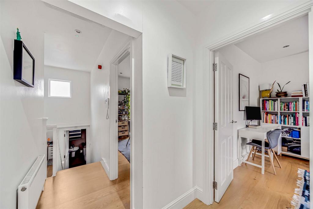 D D  Flat 3  58 Victoria Road-12.JPG