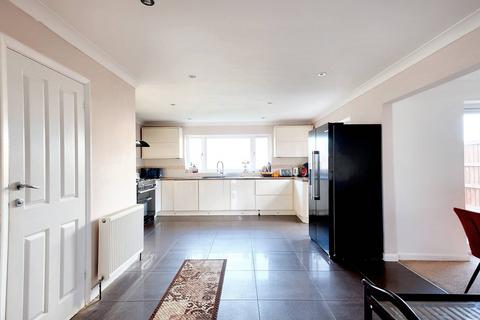 4 bedroom semi-detached house for sale, Skerry Rise, Chelmsford CM1