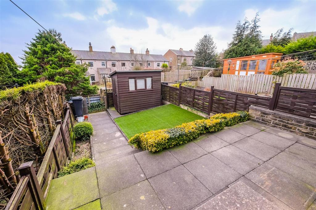Westcliffe Drive Halifax 2 bed terraced house £120,000