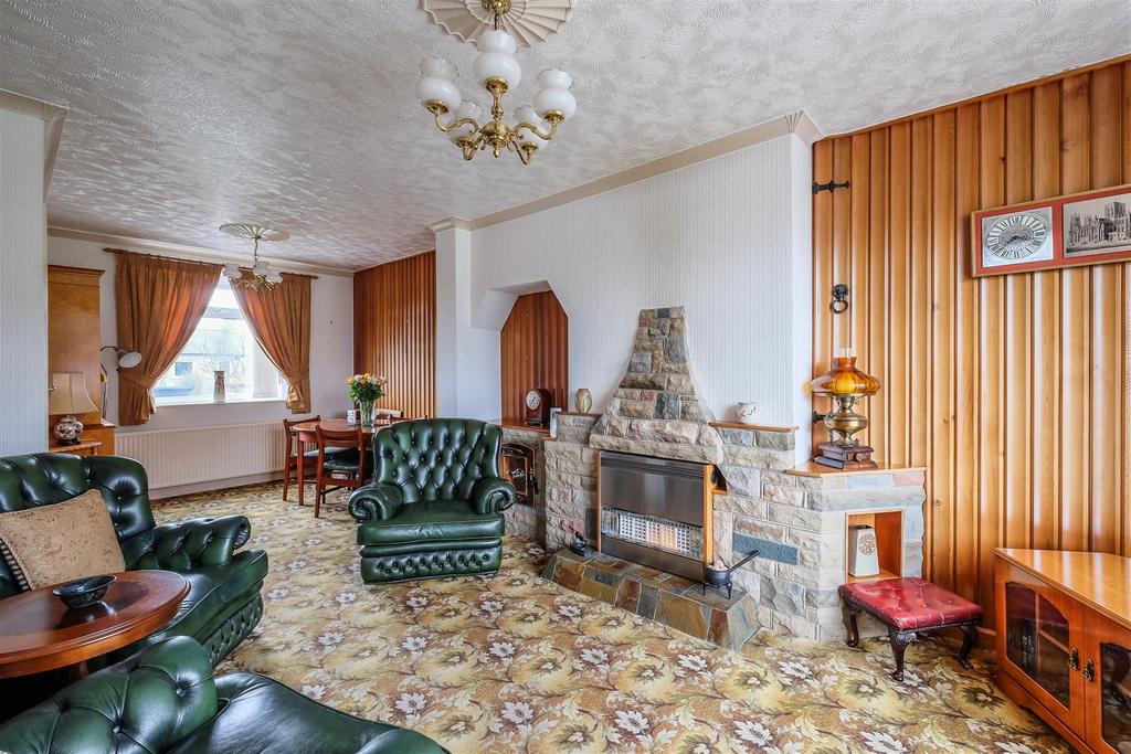 Westcliffe Drive Halifax 2 bed terraced house £120,000