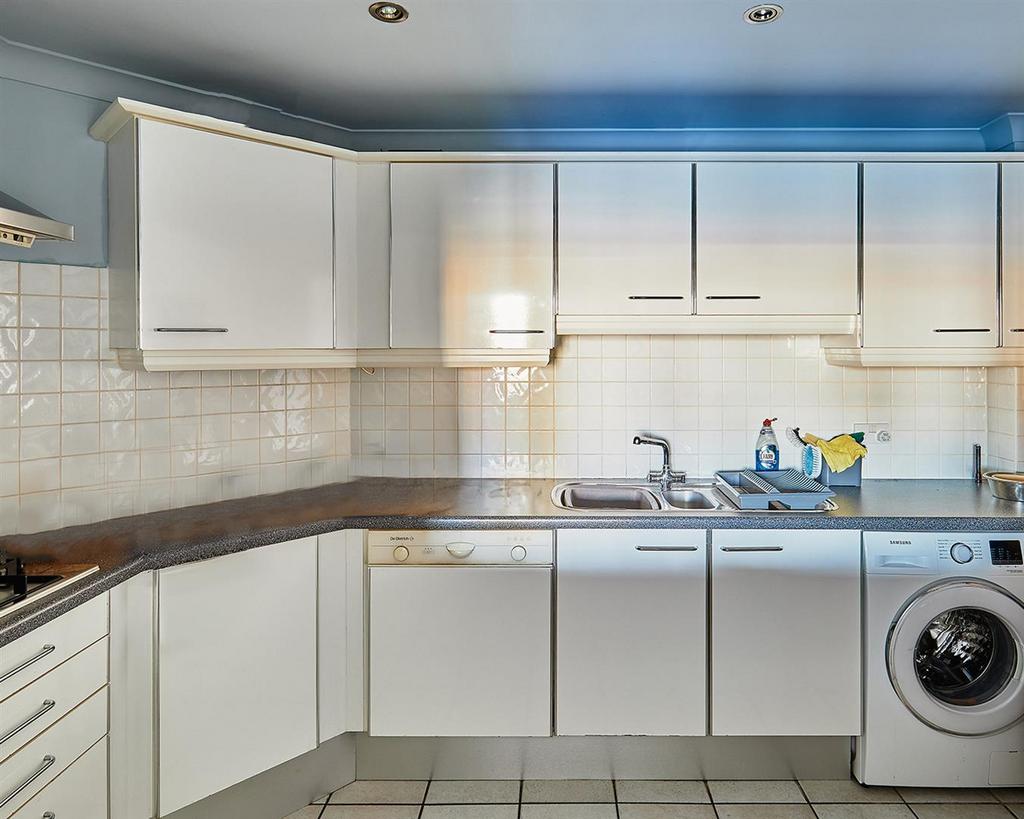 2 V1 A6467 HDR.jpg