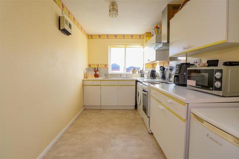 1 bedroom flat for sale, Windsor Close, Southwater, Horsham