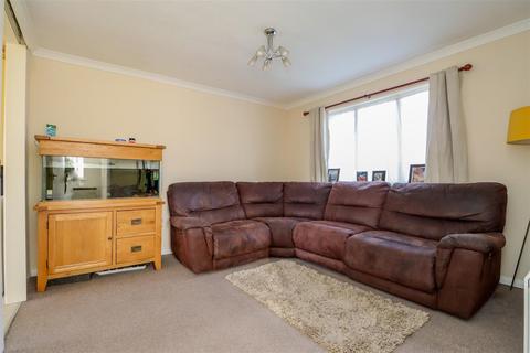 1 bedroom flat for sale, Windsor Close, Southwater, Horsham