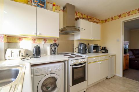 19 Windsor Close, Southwater, Horsham, RH13 9XH