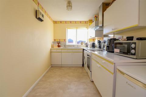 19 Windsor Close, Southwater, Horsham, RH13 9XH