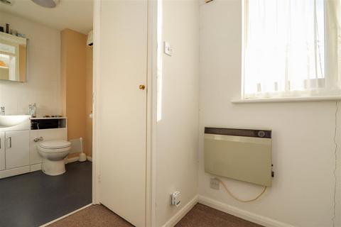 19 Windsor Close, Southwater, Horsham, RH13 9XH