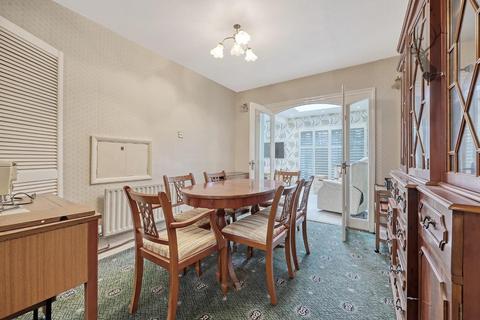 17 Purlieu Way, Theydon Bois, Epping, CM16 7EH