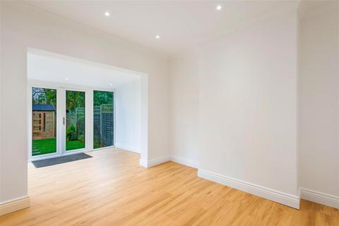 111 Parkview Road, New Eltham, London, SE9 3QR