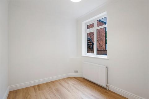 111 Parkview Road, New Eltham, London, SE9 3QR