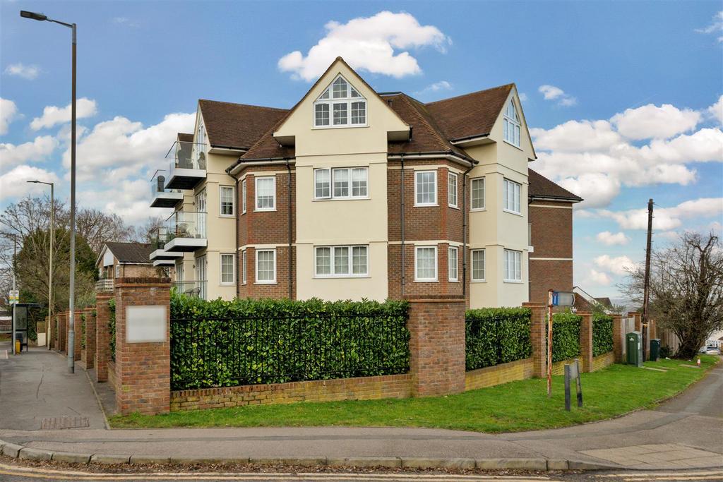 Sparrows Herne, Bushey WD23 1 bed flat for sale £300,000